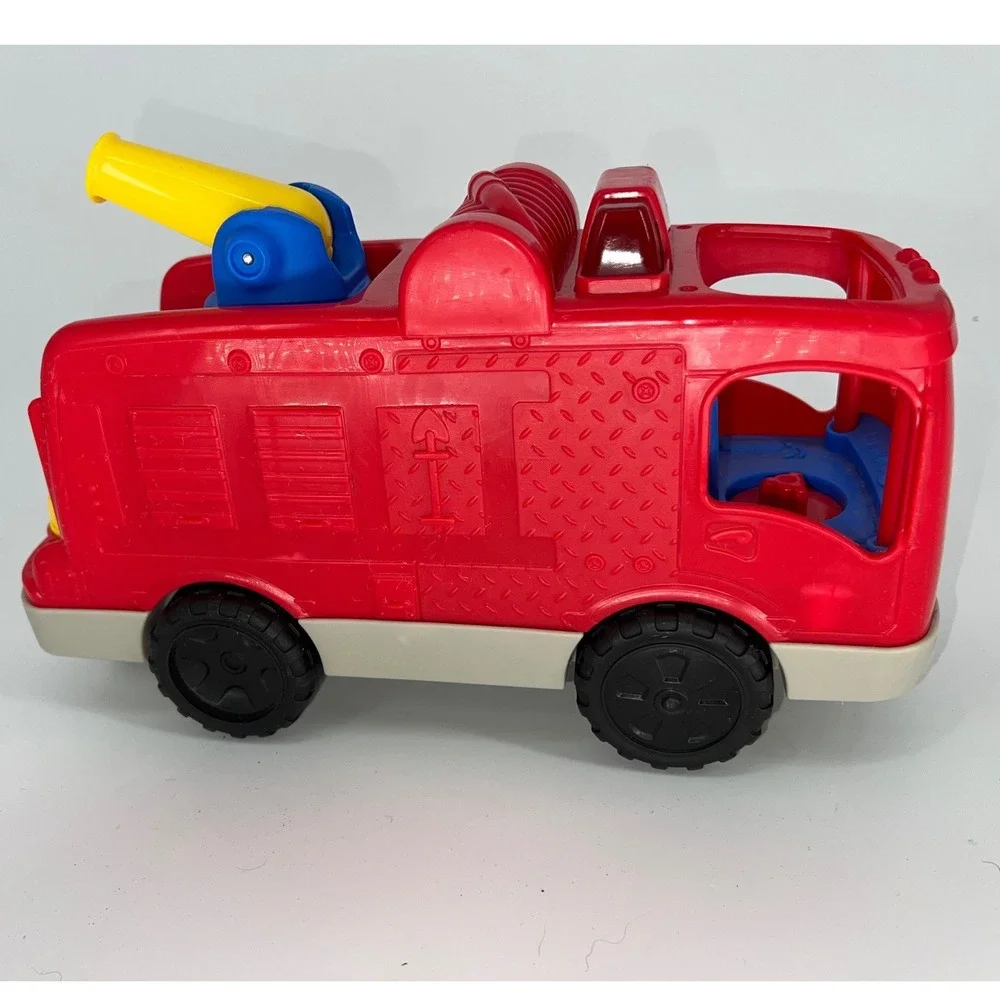 Fisher-Price Little People Lift n Lower Fire Truck Red Toy Vehicle‎
